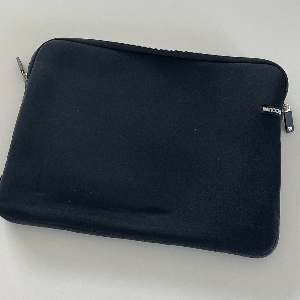 Incase black computer sleeve 14”